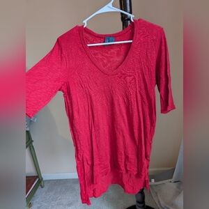 Red high/low 3/4 sleeve top